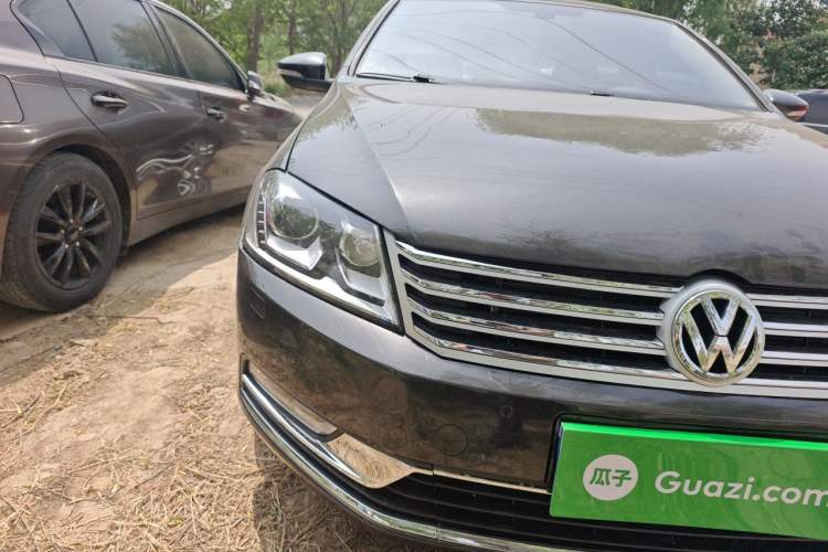 Used Volkswagen Magotan 2012 Facelift 2.0 TSI Prestige Model Right Front Headlight