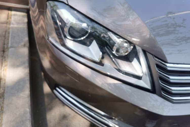 Used Volkswagen Magotan 2012 Revised 1.8TSI Luxury Version Right Front Headlight