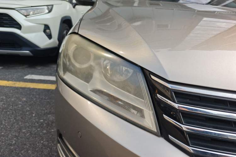 Used Volkswagen Magotan 2012 Travel Edition 2.0 TSI Luxury Version Right Front Headlight