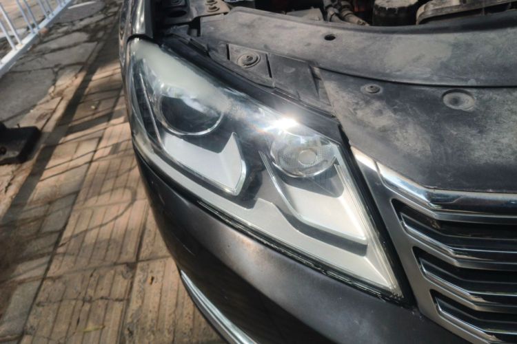 Used Volkswagen Magotan 2012 Revised 1.8TSI Luxury Version Right Front Headlight