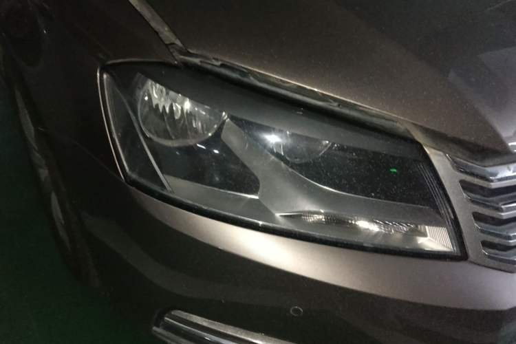 Used Volkswagen Magotan 2012 Revised Version 1.8TSI Leading Edition Right Front Headlight