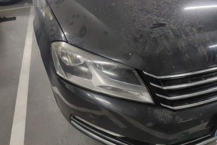 Used Volkswagen Magotan 2012 Travel Edition 2.0 TSI Comfort Version Right Front Headlight