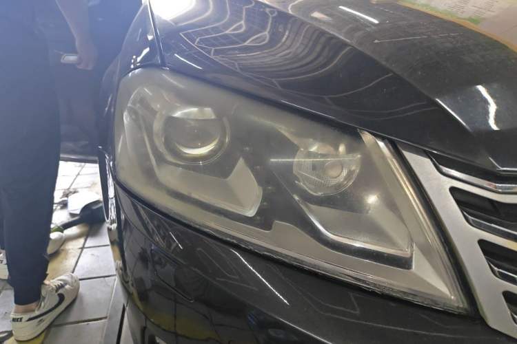 Used Volkswagen Magotan 2012 1.8TSI Luxury Model Right Front Headlight