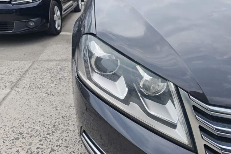 Used Volkswagen Magotan 2012 2.0 TSI Prestige Edition Right Front Headlight