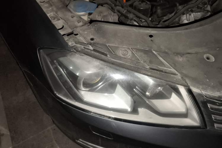 Used Volkswagen Magotan 2012 Facelift 2.0 TSI Prestige Model Right Front Headlight