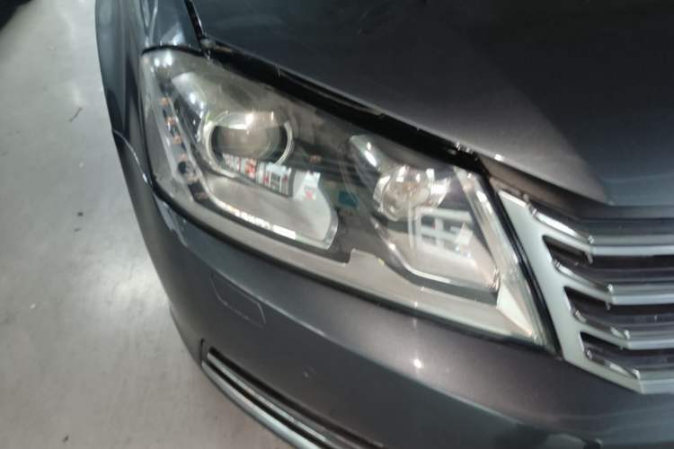 Used Volkswagen Magotan 2012 Revised 1.8TSI Luxury Version Right Front Headlight