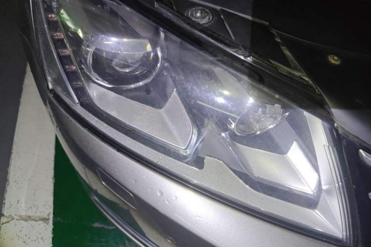 Used Volkswagen Magotan 2012 Travel Edition 2.0 TSI Luxury Version Right Front Headlight