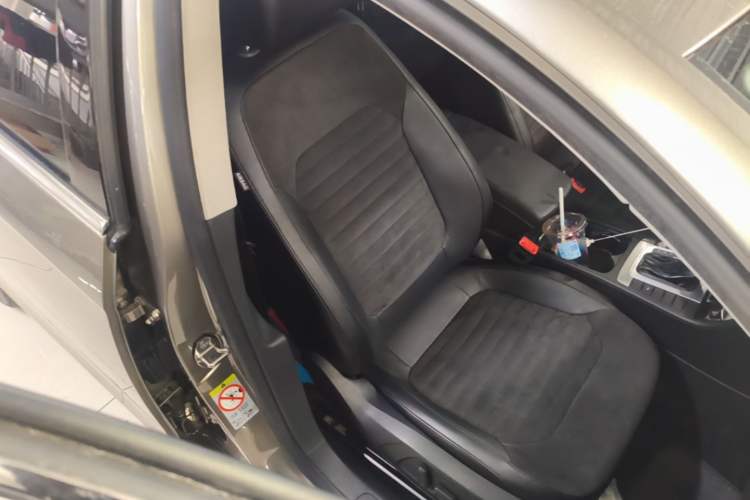 Used Volkswagen Magotan 2012 Travel Edition 2.0 TSI Comfort Version Right Front Seat