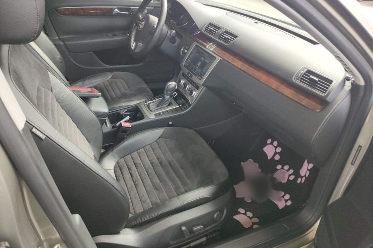 Used Volkswagen Magotan 2012 Travel Edition 2.0 TSI Comfort Version Right Front Seat