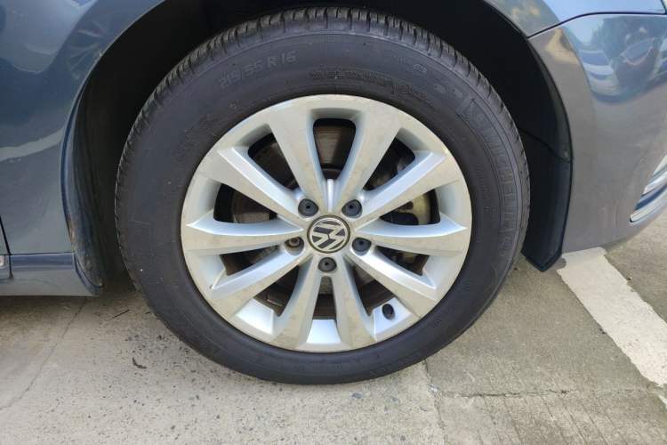 Used Volkswagen Magotan 2012 1.8TSI Luxury Model Right Front Wheel Hub