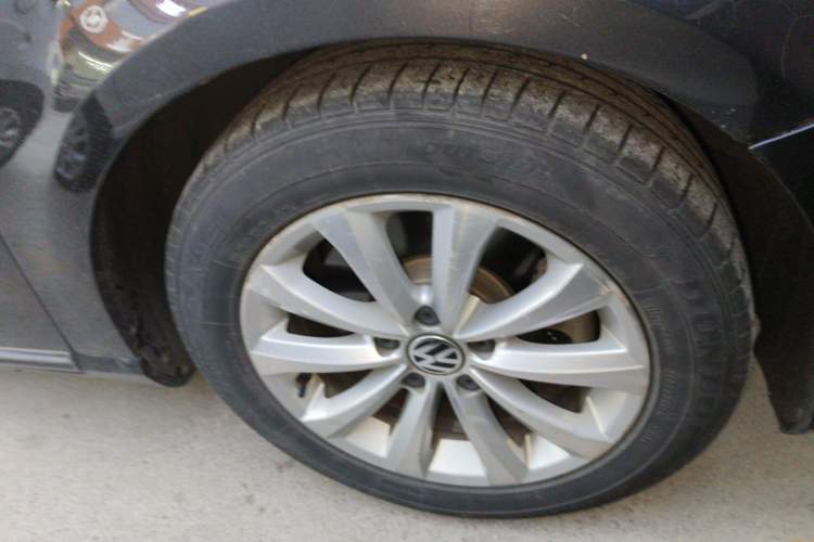 Used Volkswagen Magotan 2012 Revised 1.4 TSI Luxury Version Right Front Wheel Hub