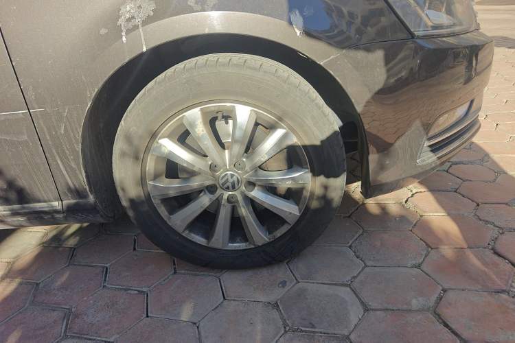 Used Volkswagen Magotan 2012 Revised 1.8TSI Comfort Version Right Front Wheel Hub