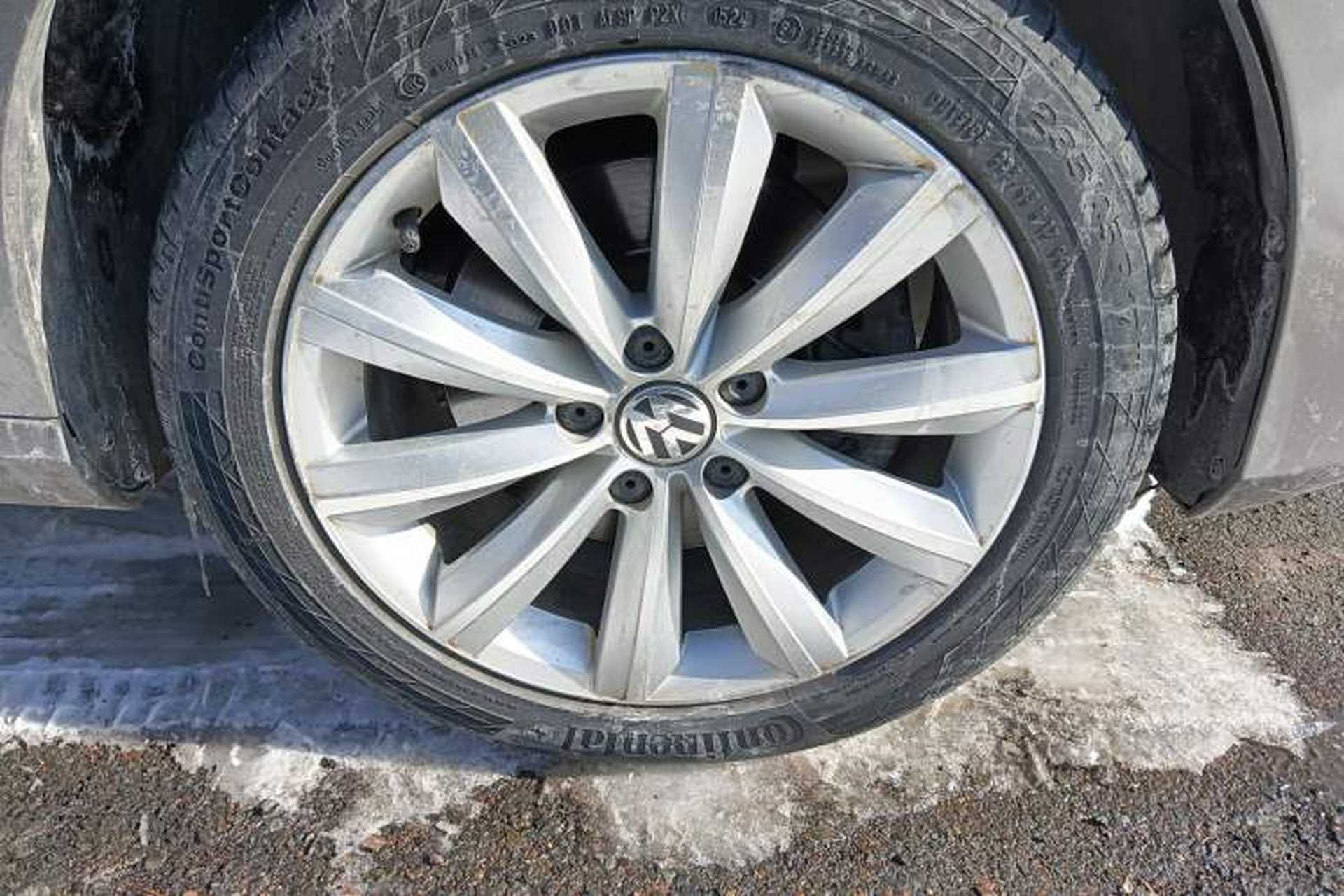 Used Volkswagen Magotan 2012 Travel Edition 2.0 TSI Luxury Version Right Front Wheel Hub