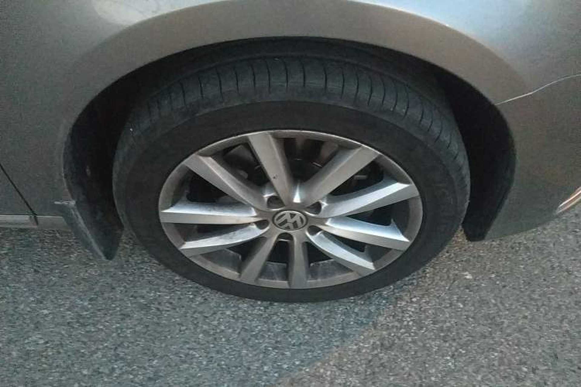 Used Volkswagen Magotan 2012 Travel Edition 2.0 TSI Comfort Version Right Front Wheel Hub