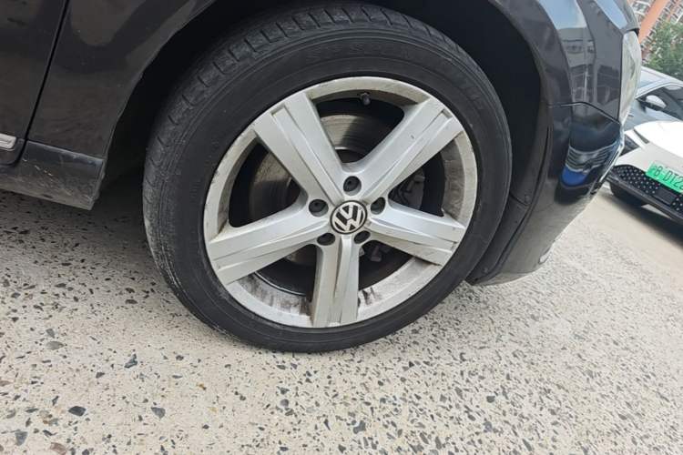 Used Volkswagen Magotan 2012 2.0 TSI Prestige Edition Right Front Wheel Hub