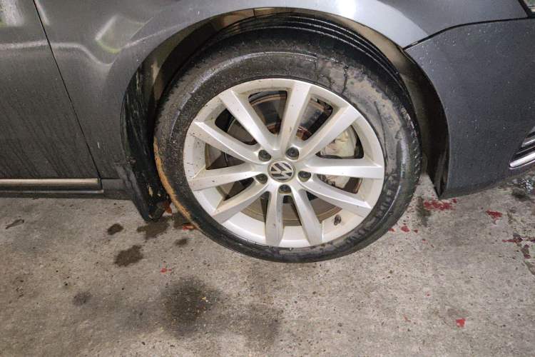 Used Volkswagen Magotan 2012 1.8TSI Prestige Model Right Front Wheel Hub