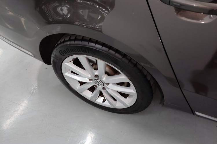 Used Volkswagen Magotan 2012 Travel Edition 2.0 TSI Comfort Version Right Rear Wheel Hub