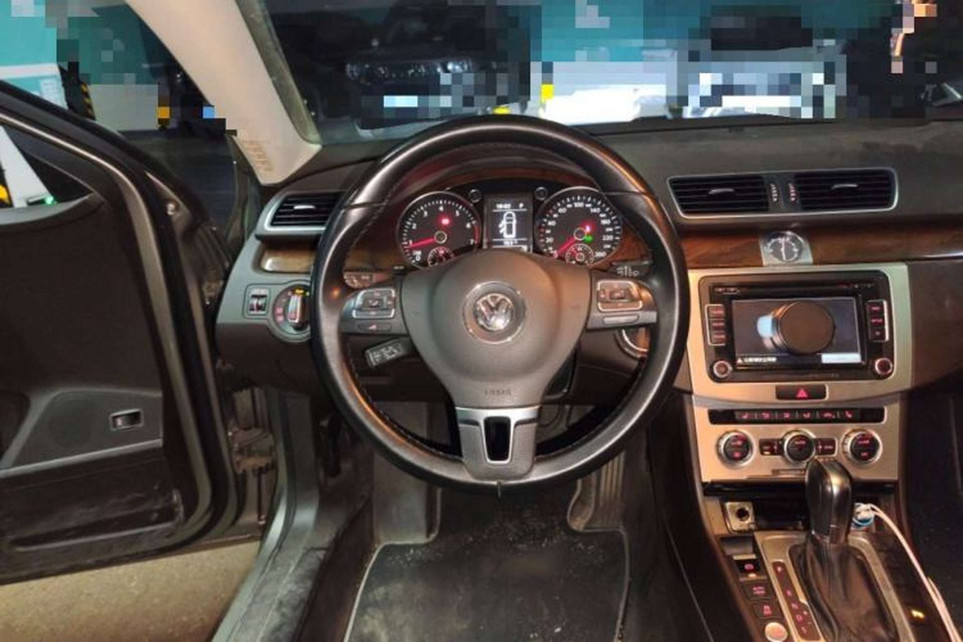 Used Volkswagen Magotan 2012 Travel Edition 2.0 TSI Comfort Version Steering Wheel