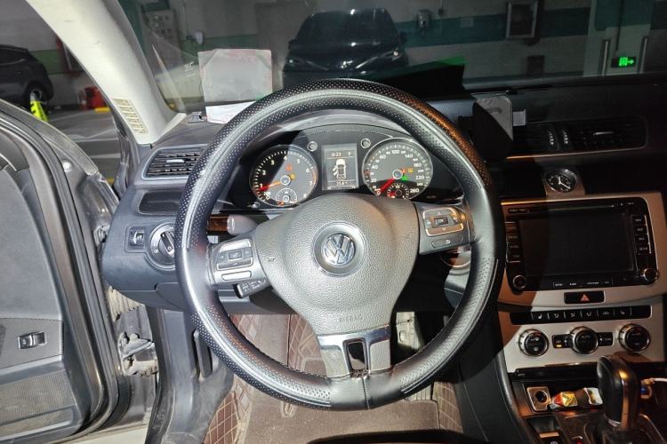 Used Volkswagen Magotan 2012 Revised 1.8TSI Luxury Version Steering Wheel