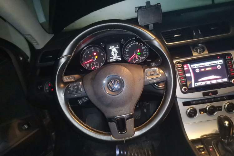 Used Volkswagen Magotan 2012 Revised 1.8TSI Luxury Version Steering Wheel