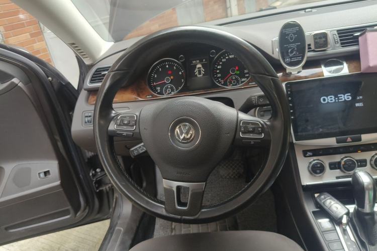 Used Volkswagen Magotan 2012 Travel Edition 2.0 TSI Comfort Version Steering Wheel