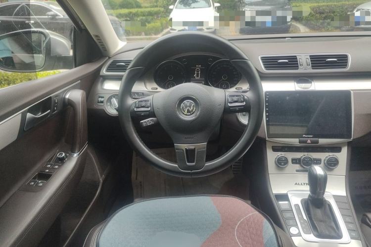 Used Volkswagen Magotan 2012 Travel Edition 2.0 TSI Four-Wheel Drive Luxury Version Steering Wheel