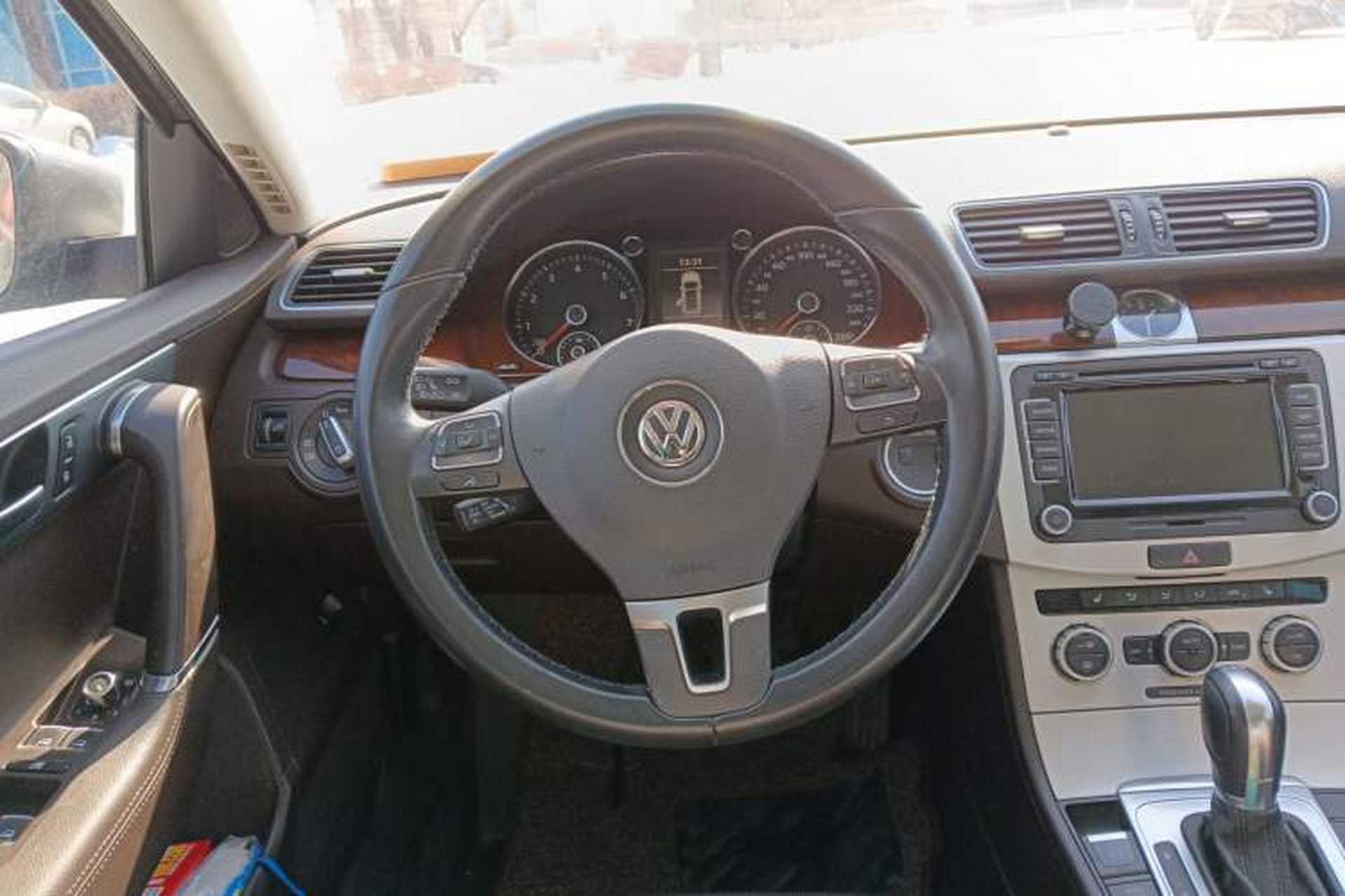 Used Volkswagen Magotan 2012 Travel Edition 2.0 TSI Luxury Version Steering Wheel