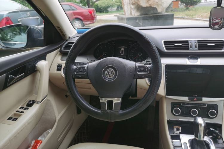 Used Volkswagen Magotan 2012 Revised Version 1.8TSI Leading Edition Steering Wheel