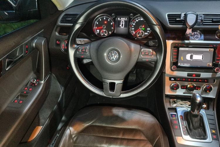 Used Volkswagen Magotan 2012 Travel Edition 2.0 TSI Luxury Version Steering Wheel