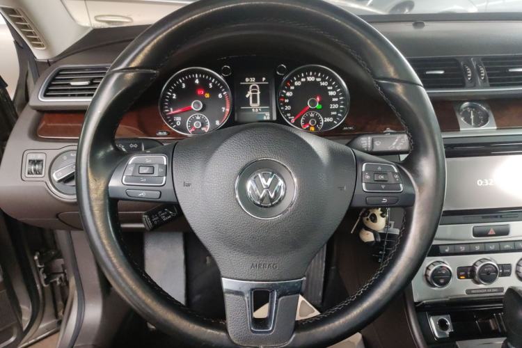 Used Volkswagen Magotan 2012 Travel Edition 2.0 TSI Comfort Version Steering Wheel