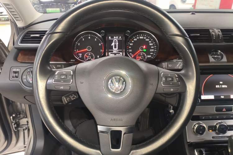 Used Volkswagen Magotan 2012 Travel Edition 2.0 TSI Comfort Version Steering Wheel