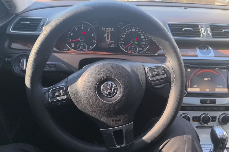 Used Volkswagen Magotan 2012 Travel Edition 2.0 TSI Luxury Version Steering Wheel