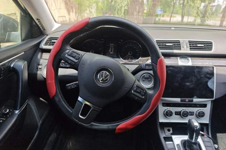 Used Volkswagen Magotan 2012 Facelift 2.0 TSI Prestige Model Steering Wheel