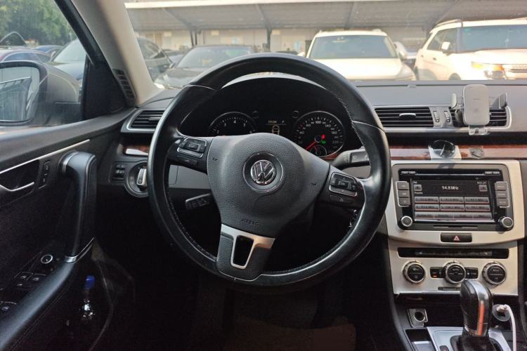 Used Volkswagen Magotan 2012 Travel Edition 2.0 TSI Luxury Version Steering Wheel