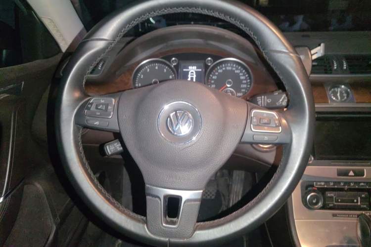 Used Volkswagen Magotan 2012 Travel Edition 2.0 TSI Comfort Version Steering Wheel
