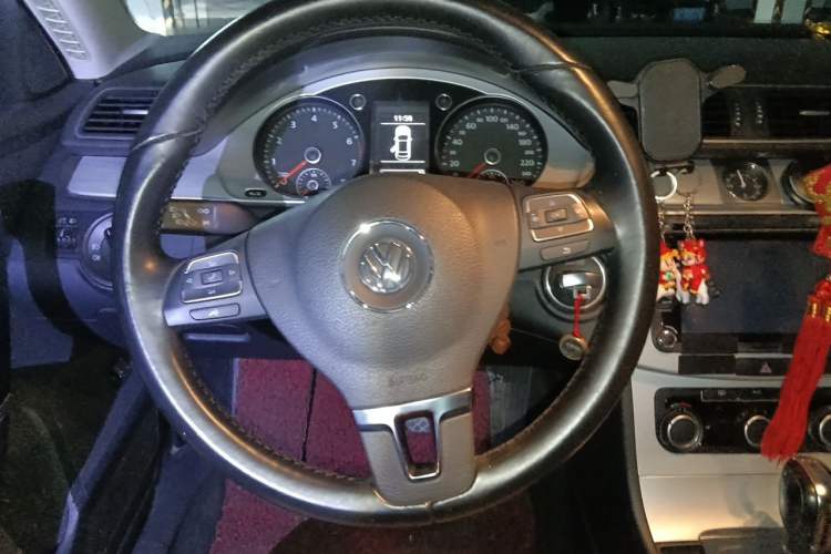 Used Volkswagen Magotan 2012 Revised Version 1.8TSI Leading Edition Steering Wheel
