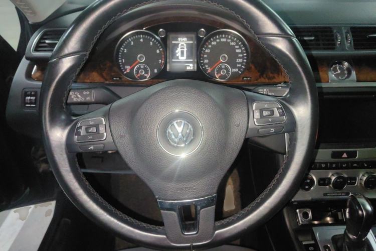Used Volkswagen Magotan 2012 Travel Edition 2.0 TSI Comfort Version Steering Wheel