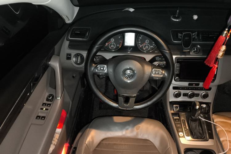 Used Volkswagen Magotan 2012 Facelift 2.0 TSI Prestige Model Steering Wheel