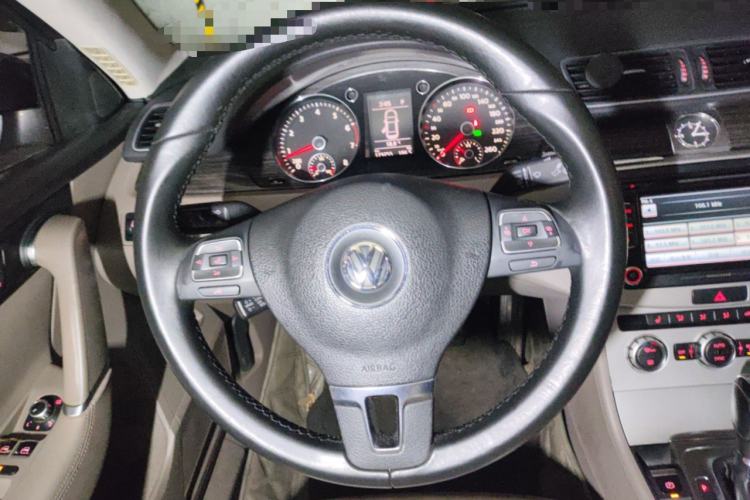 Used Volkswagen Magotan 2012 1.8TSI Prestige Model Steering Wheel