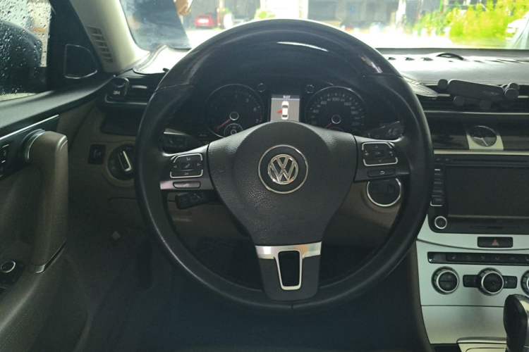 Used Volkswagen Magotan 2012 Revised Version 2.0 TSI Supreme Edition Steering Wheel