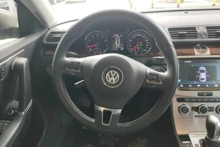 Used Volkswagen Magotan 2012 Travel Edition 2.0 TSI Comfort Version Steering Wheel