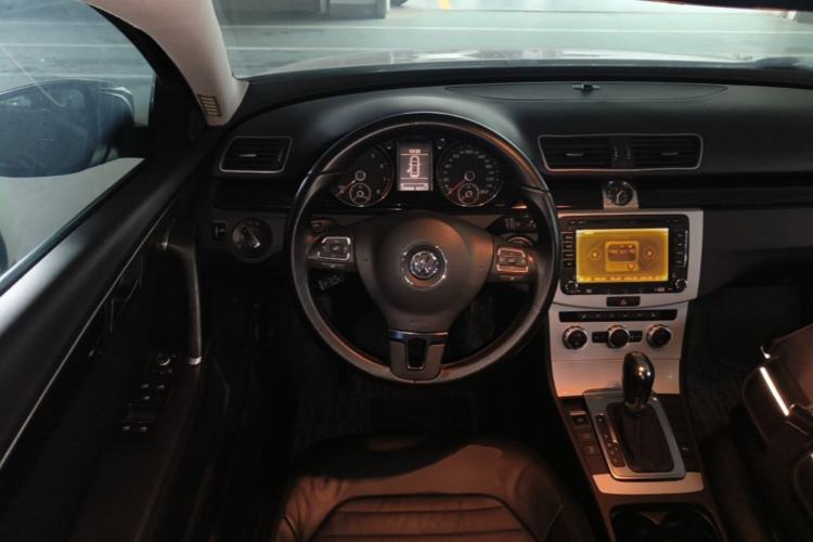 Used Volkswagen Magotan 2012 Revised 1.8TSI Luxury Version Steering Wheel