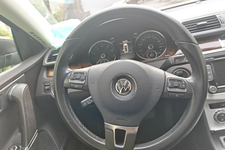 Used Volkswagen Magotan 2012 Travel Edition 2.0 TSI Comfort Version Steering Wheel