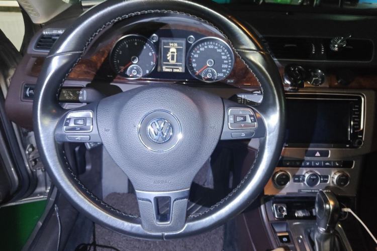 Used Volkswagen Magotan 2012 Travel Edition 2.0 TSI Luxury Version Steering Wheel