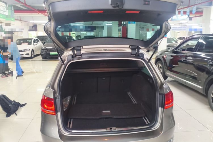 Used Volkswagen Magotan 2012 Travel Edition 2.0 TSI Comfort Version Trunk