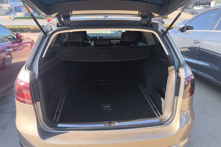 Used Volkswagen Magotan 2012 Travel Edition 2.0 TSI Luxury Version Trunk