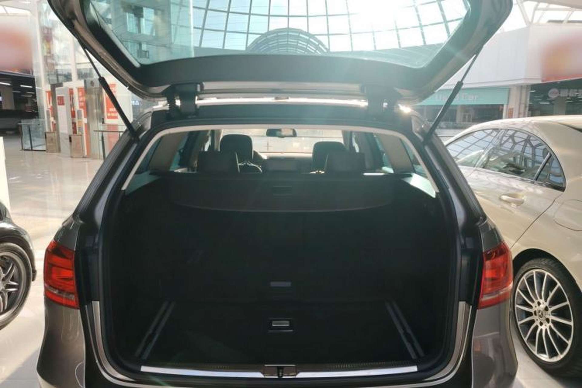 Used Volkswagen Magotan 2012 Travel Edition 2.0 TSI Comfort Version Trunk