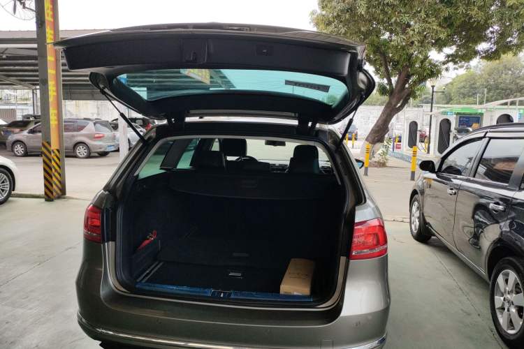 Used Volkswagen Magotan 2012 Travel Edition 2.0 TSI Comfort Version Trunk