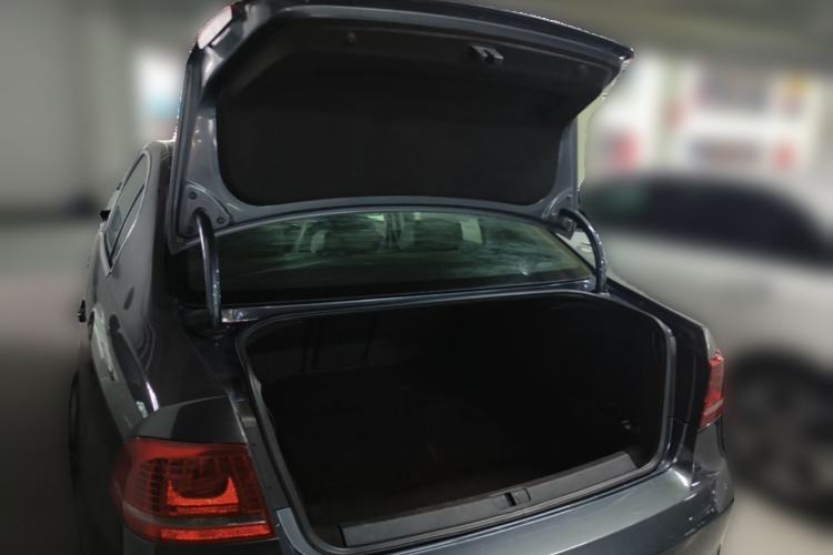 Used Volkswagen Magotan 2012 Revised 1.8TSI Luxury Version Trunk