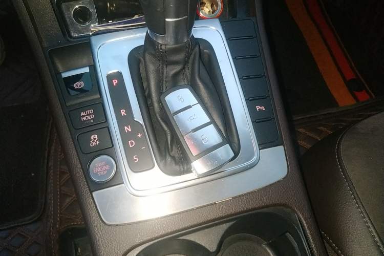 Used Volkswagen Magotan 2012 Travel Edition 2.0 TSI Comfort Version Vehicle Key